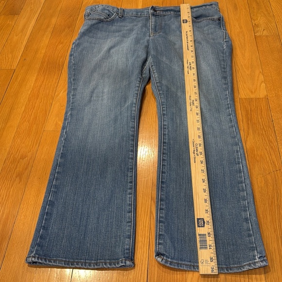 Old Navy women’s the diva jeans size 16 short. - Picture 2 of 9